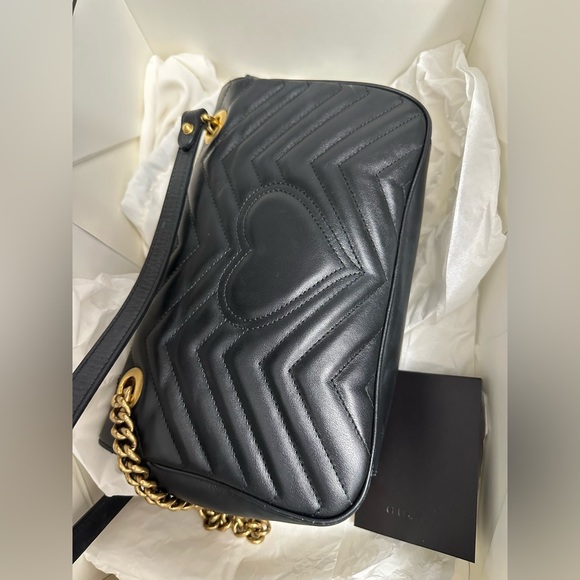 Gucci GG Marmont Medium Shoulder Bag - Picture 10 of 11